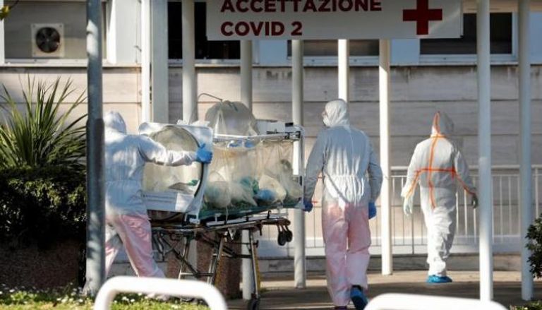 نقل أحد المصابين بفيروس كورونا في إيطاليا