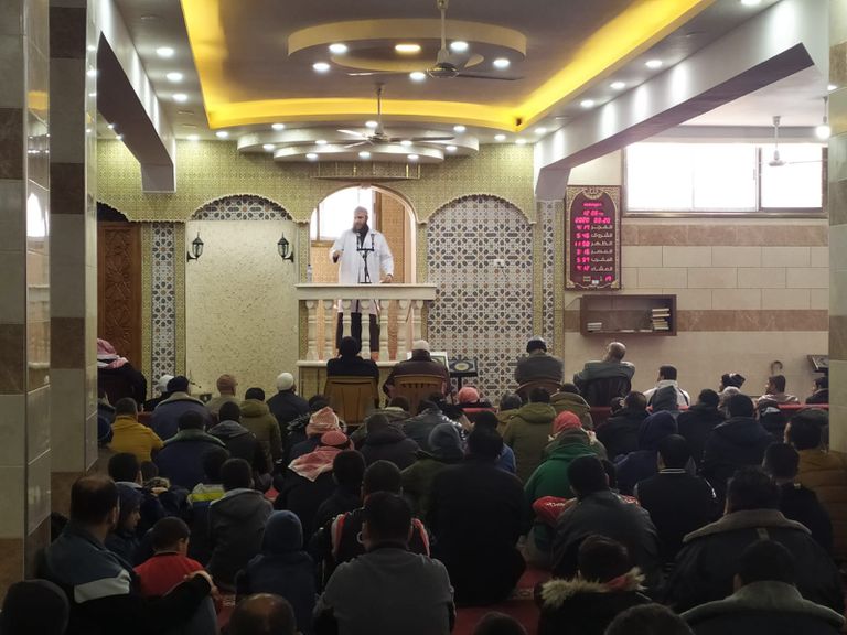 خطيب بصلاة الجمعة