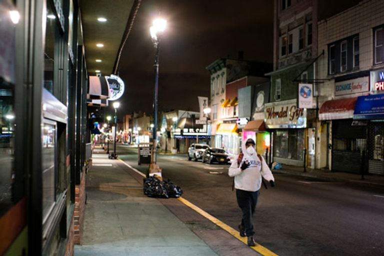 أعمال التطهير والتعقيم.. العالم يواجه كورونا