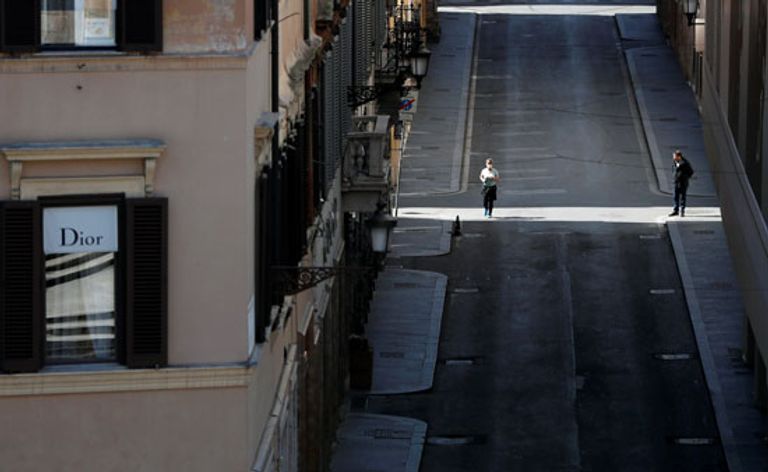 أعمال التطهير والتعقيم.. العالم يواجه كورونا