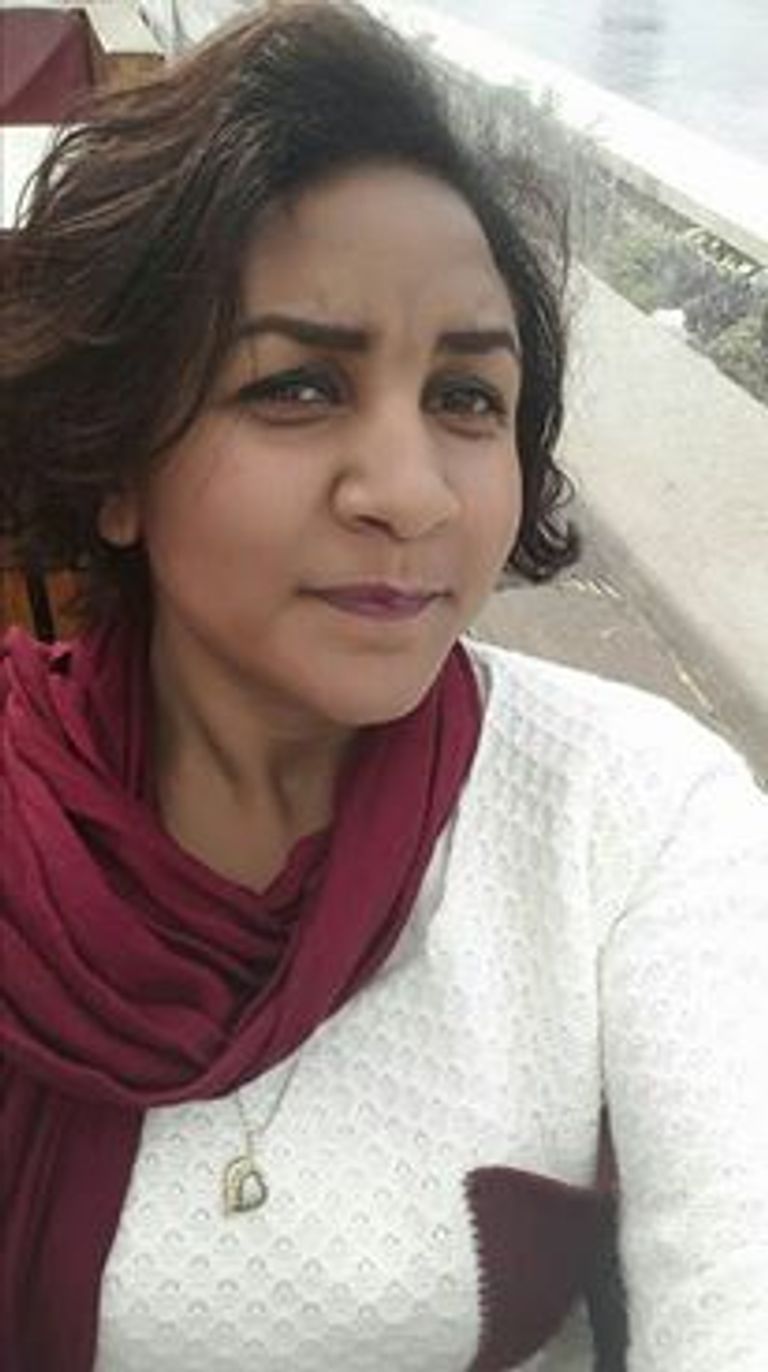 أسماء شاطر صاحبة مبادرة مساعدة كبار السن في محافظة الإسكندرية للوقاية من فيروس كورونا الجديد حملات التطهير ذاتية المجهود وصلت إلى محطات مترو الأنفاق