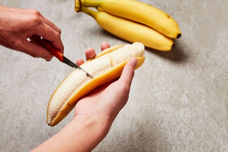 فاكهة الموز ينصح بتناول البروتينات والفطائر المصنوعة من القمح الكامل مساء- أرشيفية