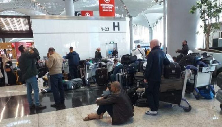 جزائريون عالقون في مطار إسطنبول الدولي دون ماء أو أكل