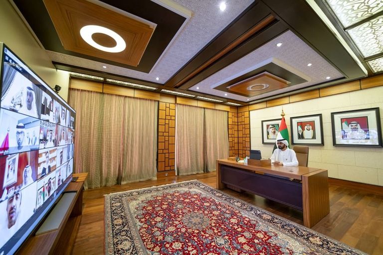 الشيخ محمد بن راشد أثناء اجتماع مجلس الوزراء الإماراتي الشيخ محمد بن راشد آل مكتوم