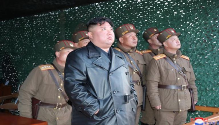 زعيم كوريا الشمالية يتابع عملية إطلاق صاروخي