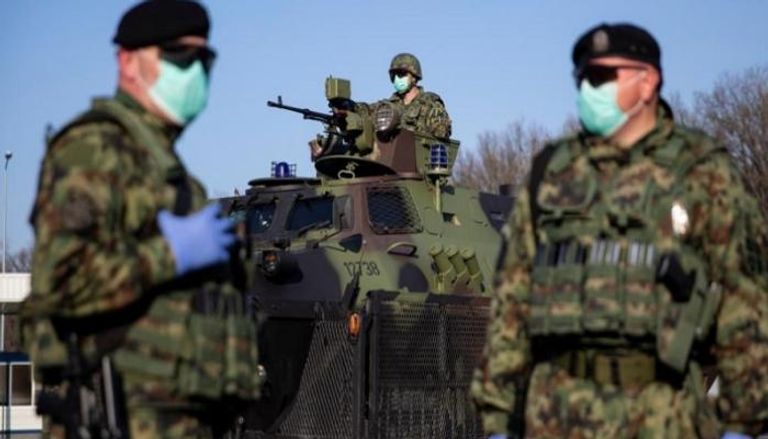 أفراد من القوات المسلحة في مواجهة كورونا - رويترز 