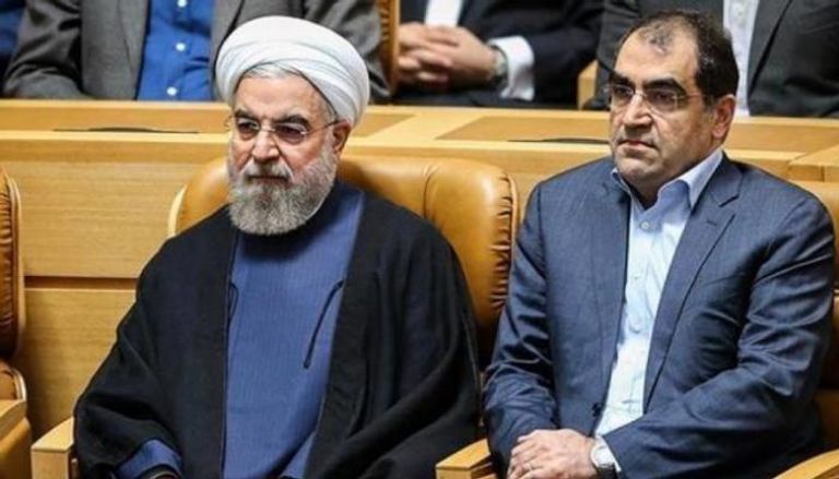 وزير الصحة الإيراني السابق إلى يسار روحاني - أرشيفية