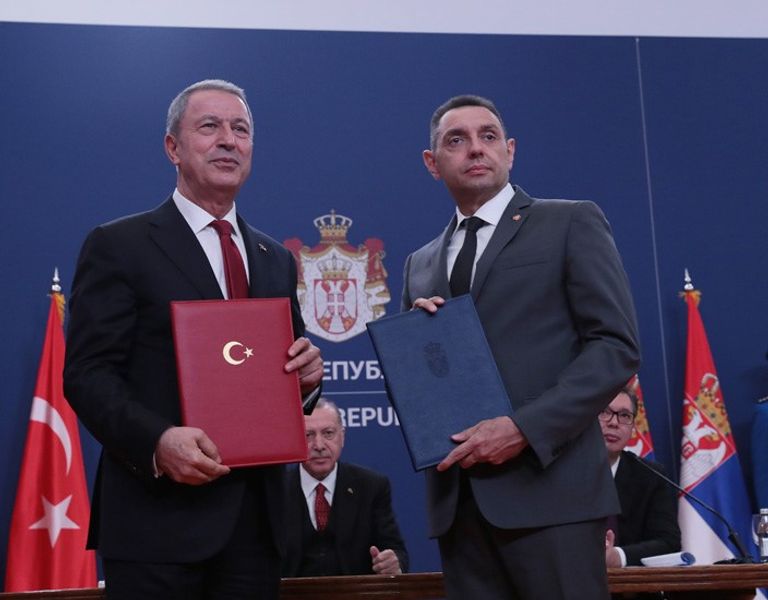 قوات من الشرطة التركية توقف معارضين