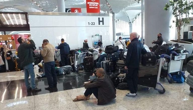 الأمن التركي يحتجز ويضرب جزائريين عالقين بمطار إسطنبول