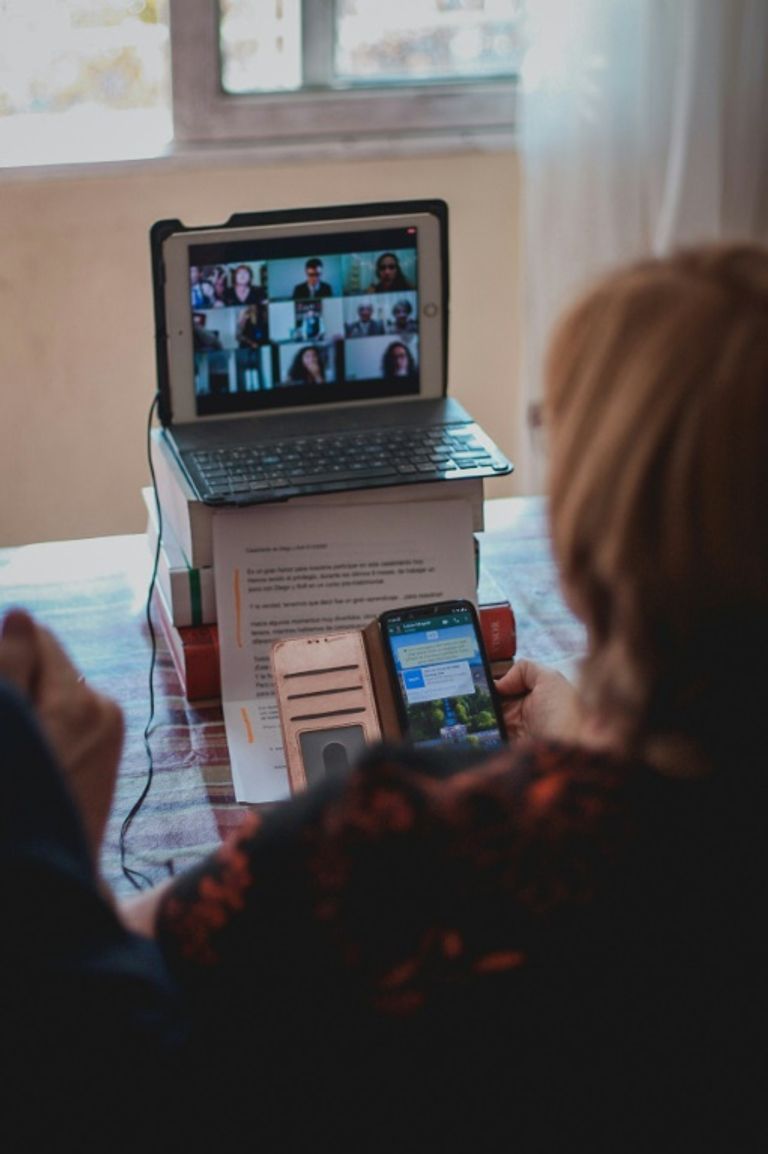 دييجو وصوفيا تزوجا عبر الإنترنت ومكالمة فيديو مع الكنيسة