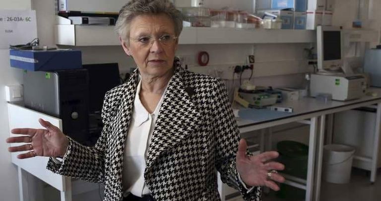 فرانسوا باري سينوسي الرئيس الفرنسي إيمانويل ماكرون