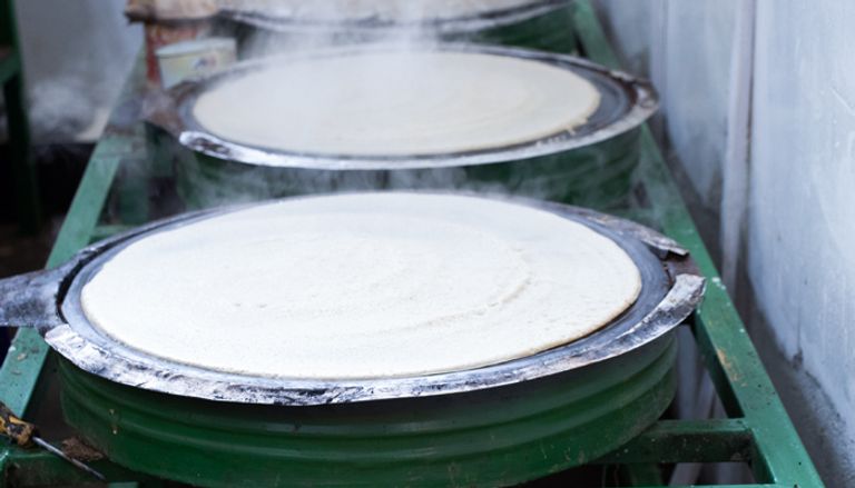 "إنجيرا" خبز مصنوع من دقيق "الطيف"