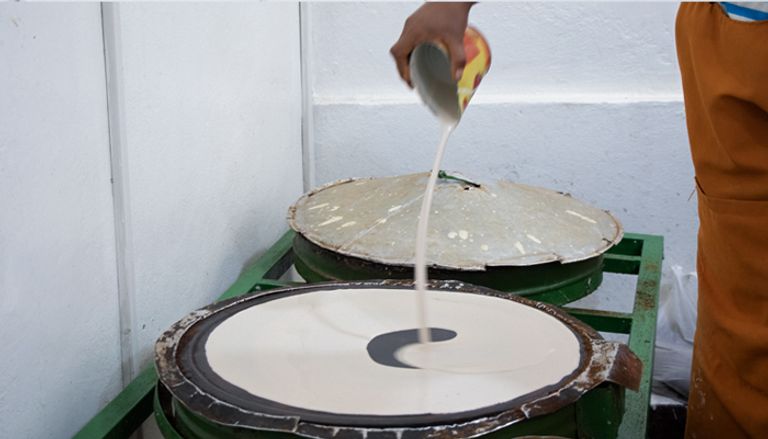 "إنجيرا" خبز مصنوع من دقيق "الطيف"