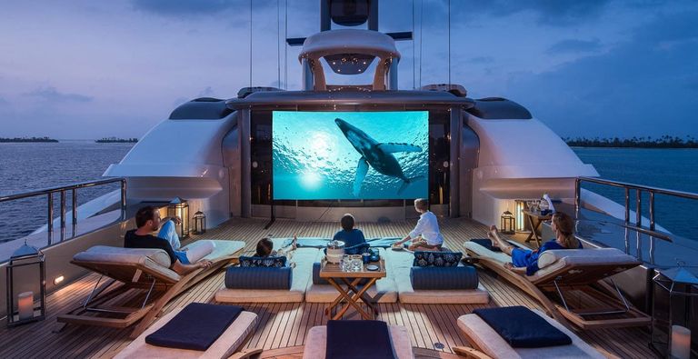 يهرب الأثرياء من كورونا باليخوت في أماكن هادئة