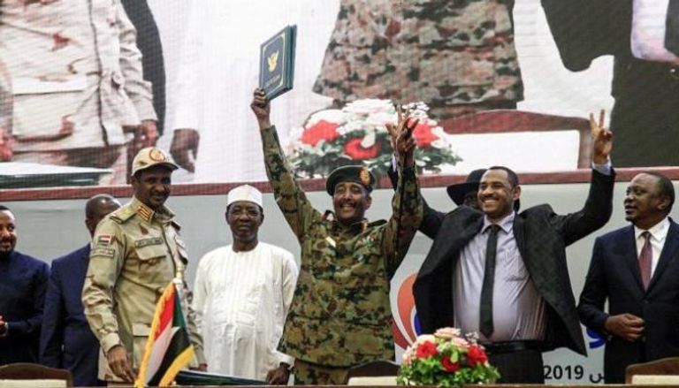 فرحة الأطراف السودانية عقب توقيع وثائق المرحلة الانتقالية