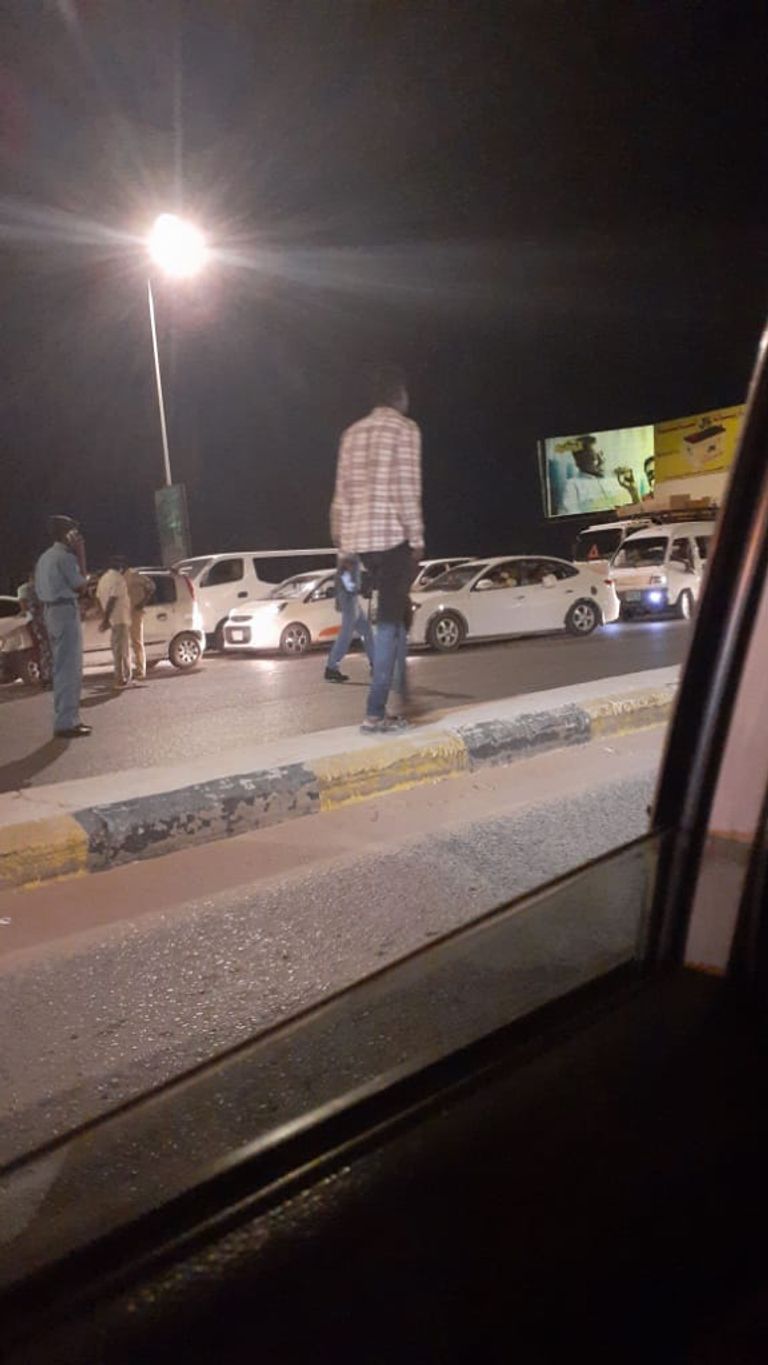 الشوارع باتت خالية من المارة جراء حظر التجول