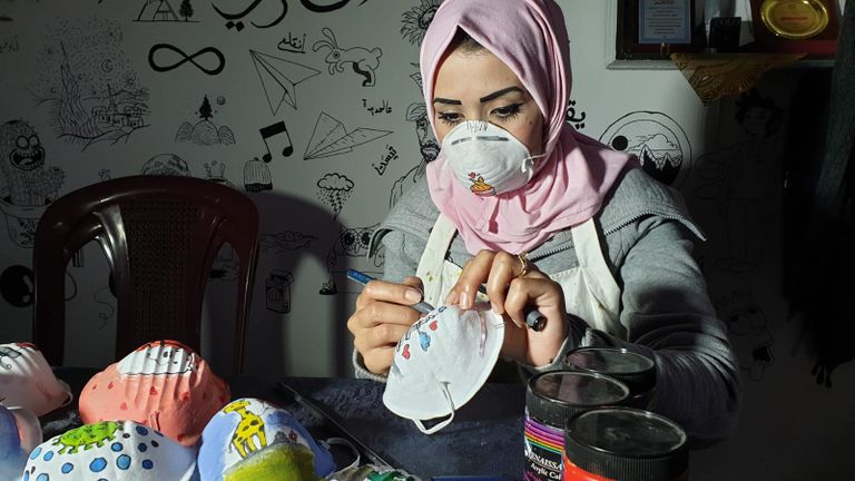 الكمامات توزع دون مقابل