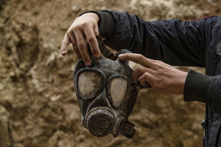 قناع غاز قنبلة يدوية من مخلفات تنظيم داعش الإرهابي