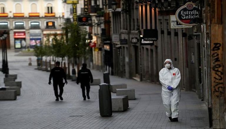 إسبانيا تمدد حالة الطوارئ للحد من كورونا 
