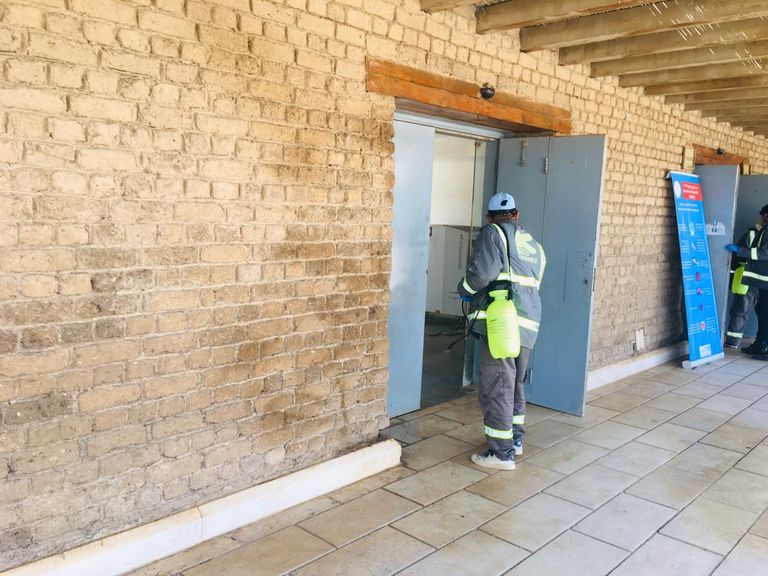 تعقيم منطقة الأهرامات بالجيزة للوقاية من كورونا