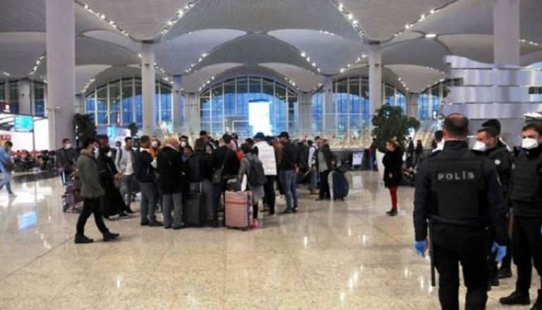 جزائريون عالقون في مطار إسطنبول