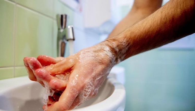 غسل اليدين من أهم سبل الوقاية من فيروس كورونا