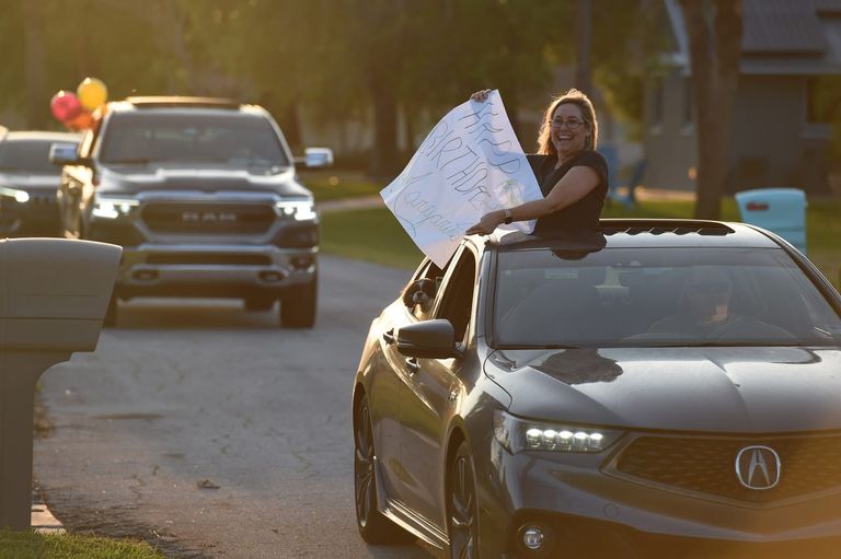 موكب للاحتفال بعيد ميلاد طفلة أمريكية - رويترز