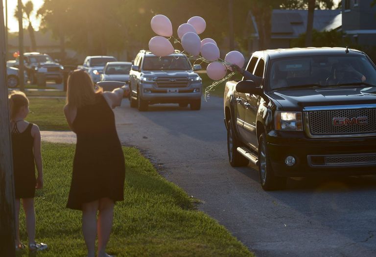 موكب للاحتفال بعيد ميلاد طفلة أمريكية - رويترز