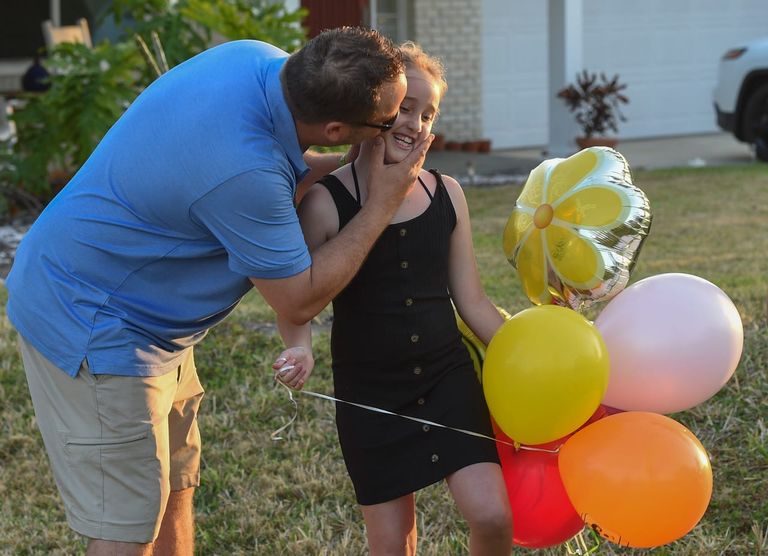 موكب للاحتفال بعيد ميلاد طفلة أمريكية - رويترز