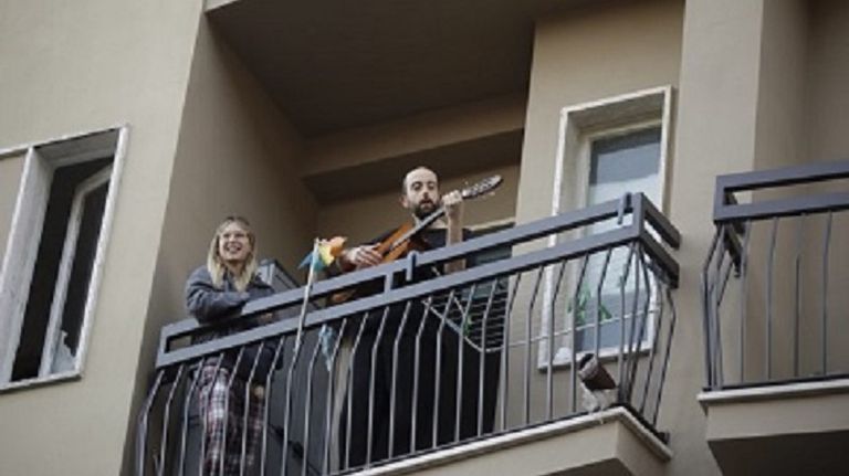 فرق طبية في لندن - أرشيفية