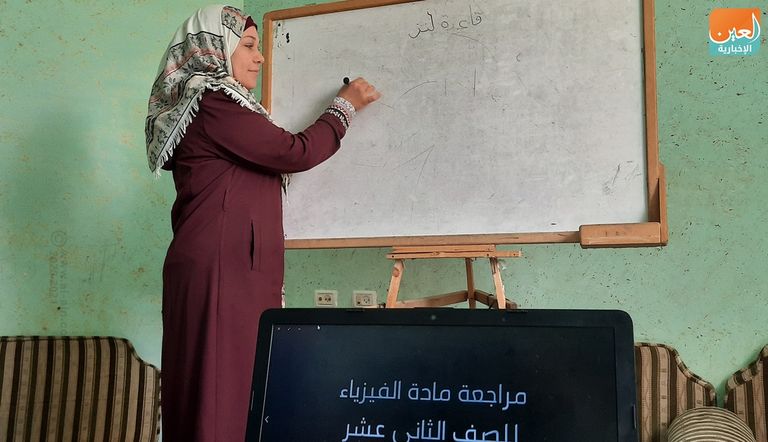 معلمة الفيزياء الفلسطينية صفاء الأسطل