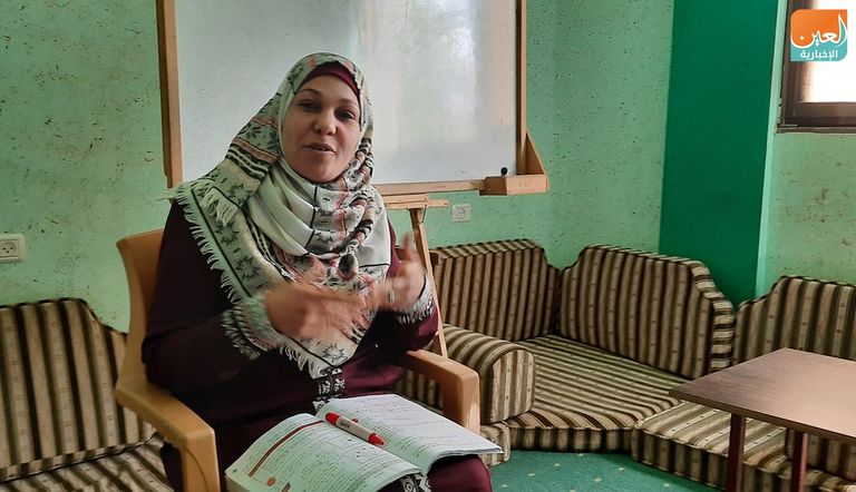 معلمة الفيزياء الفلسطينية صفاء الأسطل