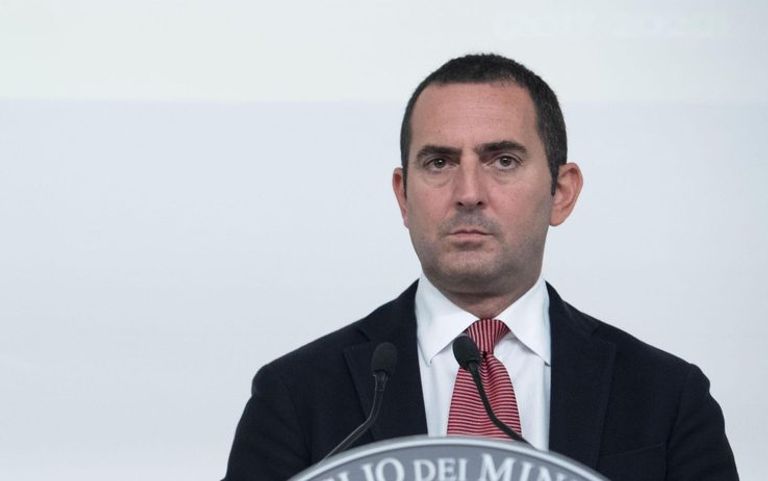 فينتشينزو سبادافورا وزير الرياضة الإيطالي