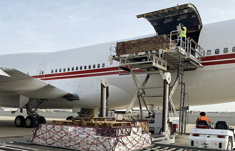 طائرة رئاسية إماراتية محملة بالمساعدات تصل إلى أوزبكستان