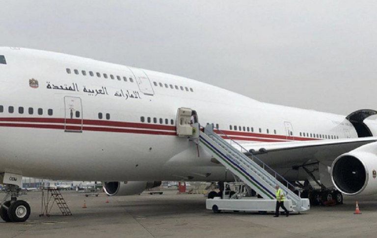 طائرة رئاسية إماراتية محملة بالمساعدات تصل إلى أوزبكستان