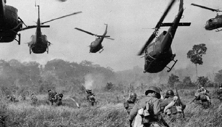  مروحيات الجيش الأمريكي قرب الحدود الكمبودية في مارس 1965