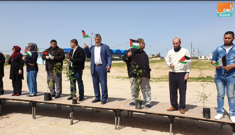 فلسطينيون داسوا علم إسرائيل خلال الفعالية الرمزية