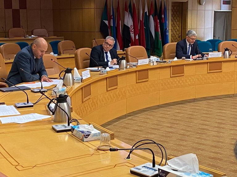 الدكتور إيفان هوتين، الدكتور إيفان هوتين، الدكتور إيفان هوتين،