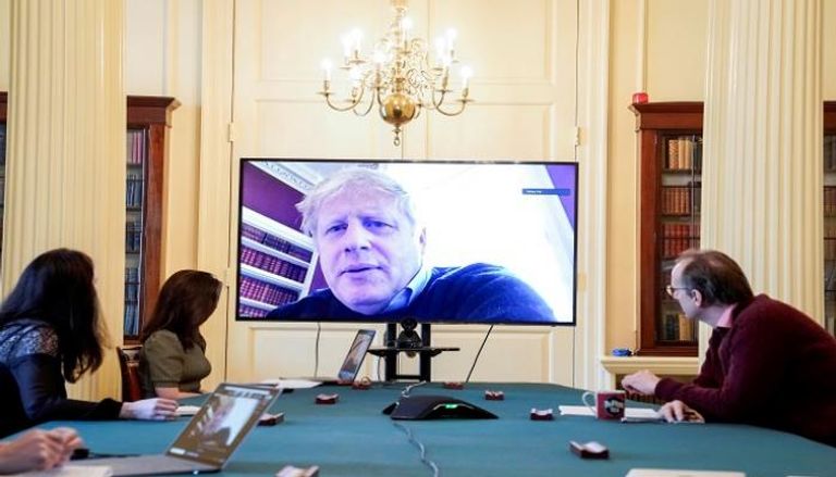 رئيس الوزراء البريطاني أثناء الاجتماع الحكومي عبر الفيديو - رويترز