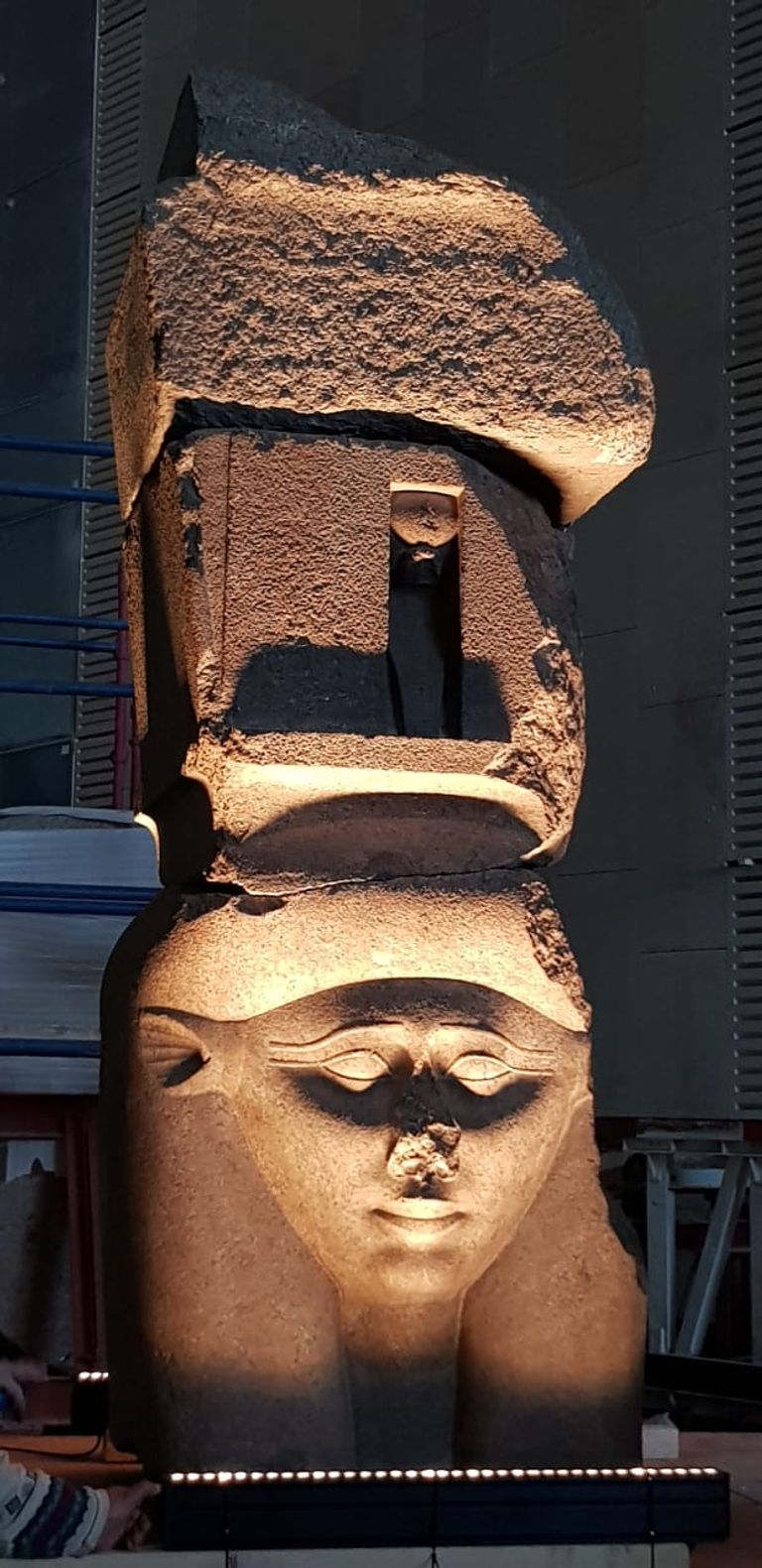 تثبيت 42 قطعة أثرية بالمتحف الكبير