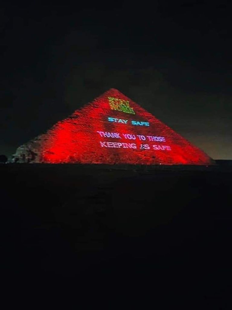 تحية إلى الأطقم الطبية على أهرامات الجيزة 