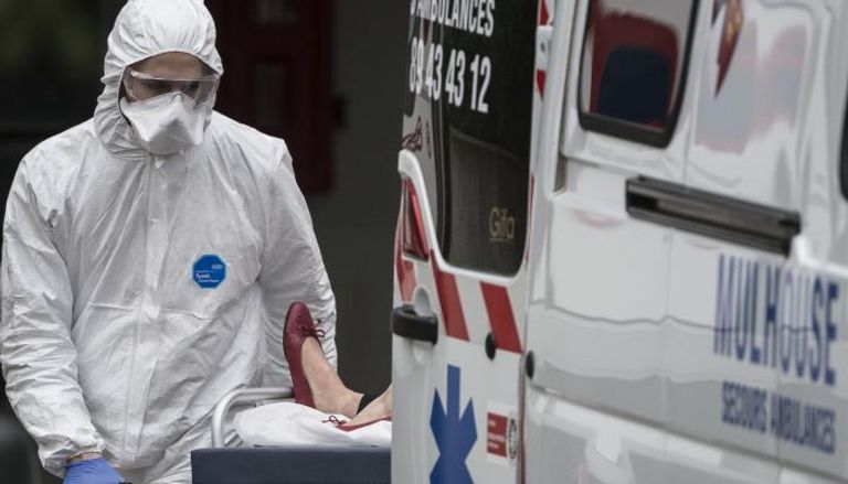 موظفو الرعاية الصحية في فرنسا لمواجهة كورونا