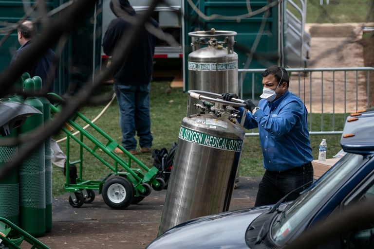 أمريكا تلجأ للمستشفيات الميدانية لحل أزمة كورونا