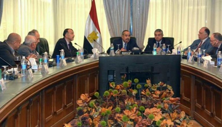 وزير الطيران يبحث أوضاع شركات الطيران المصرية الخاصة في ظل أزمة كورونا