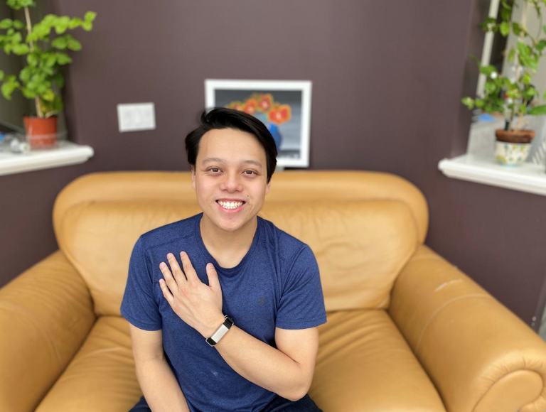 روّاد الأعمال ماثيو تولز وجوزيف تولس يُظهران جهاز Immutouch