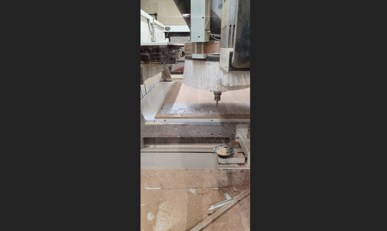 روّاد الأعمال ماثيو تولز وجوزيف تولس يُظهران جهاز Immutouch