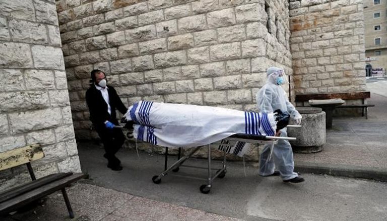 نقل جثمان مصاب بكورونا في القدس