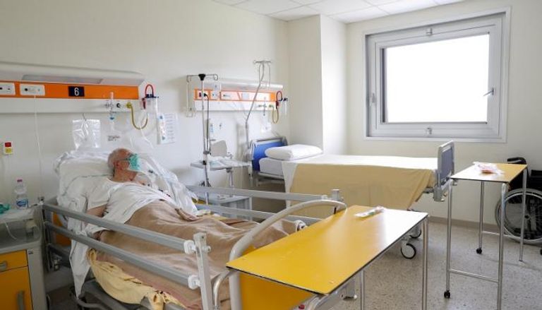 مصاب بفيروس كورونا يرقد بمستشفى في روما