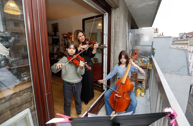 أحد عازفي الجيتار الذين خضعوا للتجربة