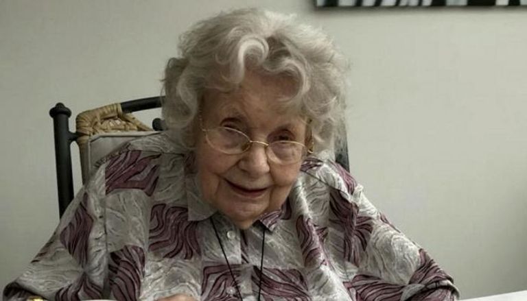 الجدة البريطانية ريتا رينولدز تتعافى من كورونا